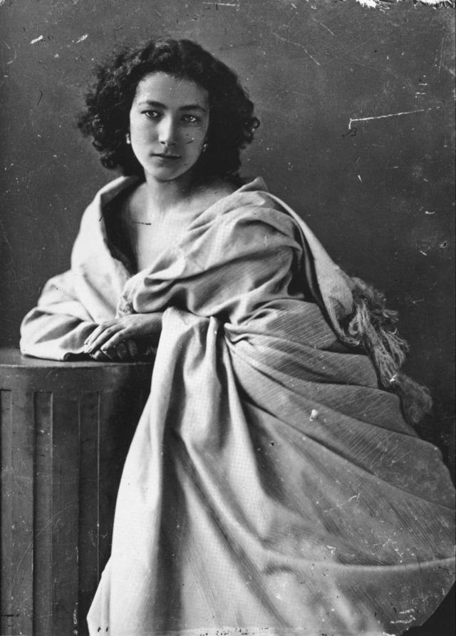 Félix_Nadar_1820-1910_portraits_Sarah_Bernhardt.jpg