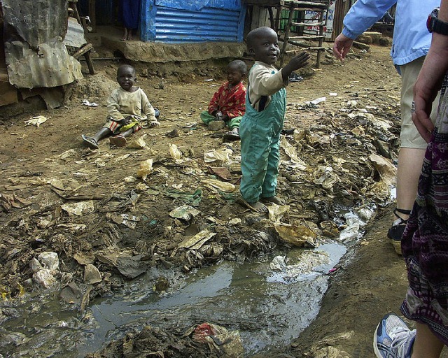 750px-Children_and_open_sewer_in_Kibera.jpg
